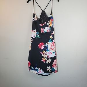 Forever 21 floral juniors dress, used twice, good condition.